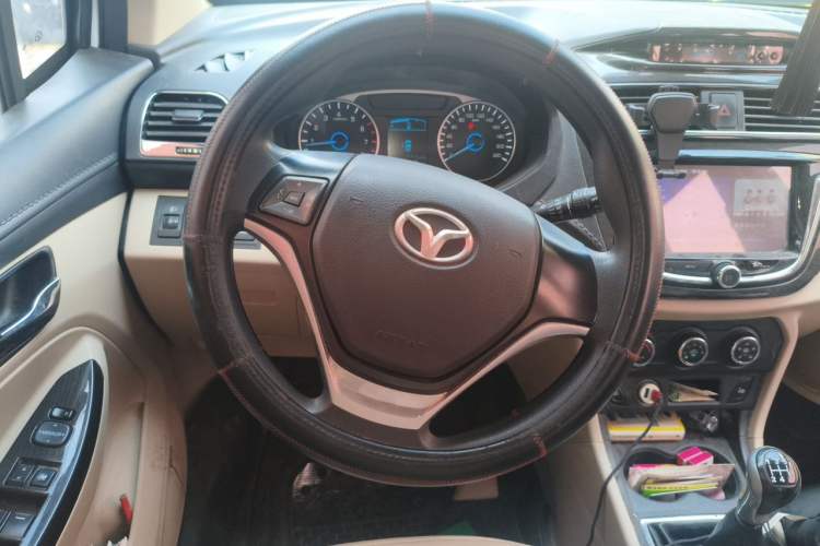Used FAW Yingzhi 737 2015 1.5L Manual Deluxe Navigation Version Steering Wheel