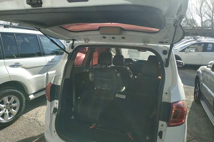 Used FAW Yingzhi 737 2015 1.5L Manual Comfort Model Trunk