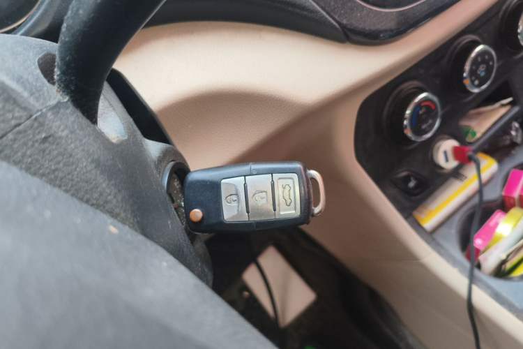 Used FAW Yingzhi 737 2015 1.5L Manual Deluxe Navigation Version Vehicle Key