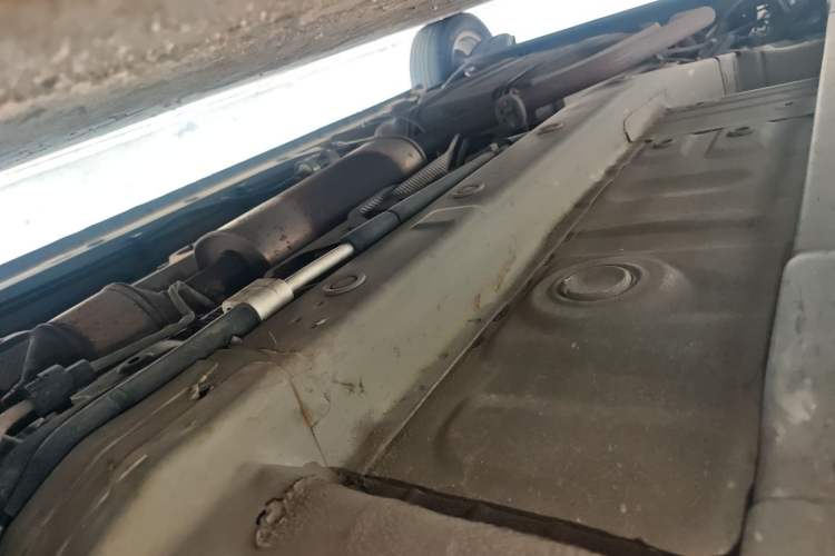 Used FAW Yingzhi 737 2016 1.5L CVT Luxury Navigation Edition Chassis Front Right