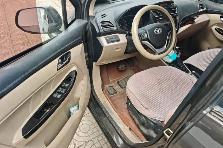 Used FAW Yingzhi 737 2016 1.5L CVT Luxury Navigation Edition Driver Seat