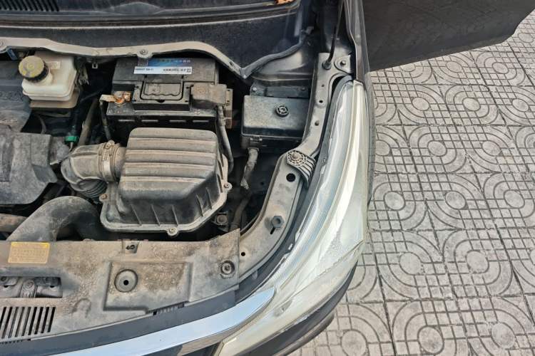 Used FAW Yingzhi 737 2016 1.5L CVT Luxury Navigation Edition Engine Bay Left