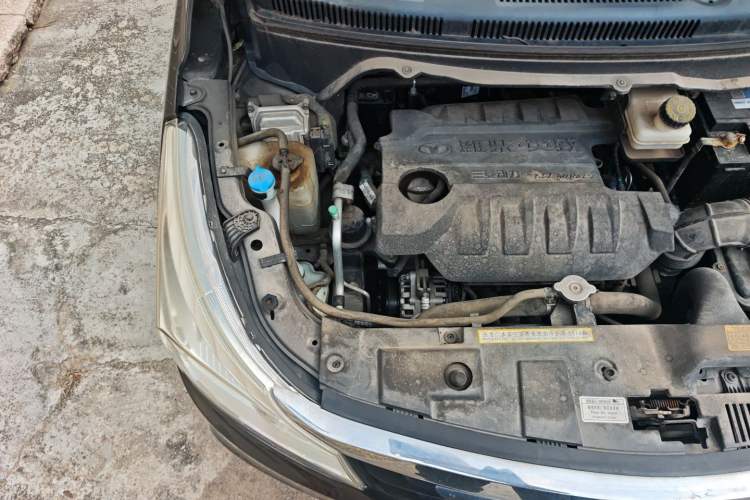 Used FAW Yingzhi 737 2016 1.5L CVT Luxury Navigation Edition Engine Bay Right