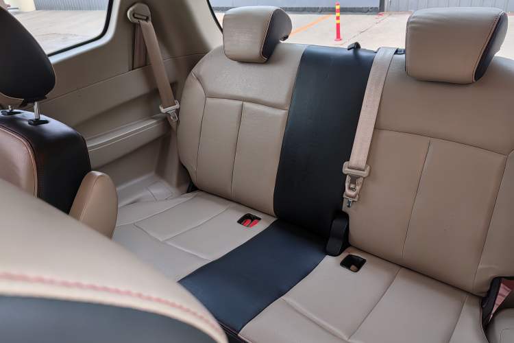 Used FAW Yingzhi 737 2016 1.5L CVT Luxury Navigation Edition Interior 4