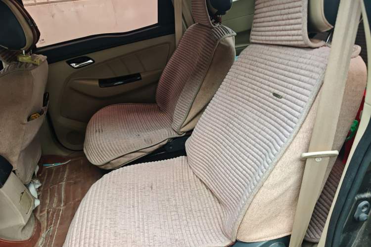 Used FAW Yingzhi 737 2016 1.5L CVT Luxury Navigation Edition Left Rear Seat