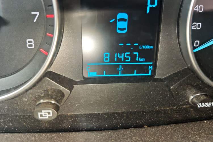 Used FAW Yingzhi 737 2016 1.5L CVT Luxury Navigation Edition Odometer Close Up