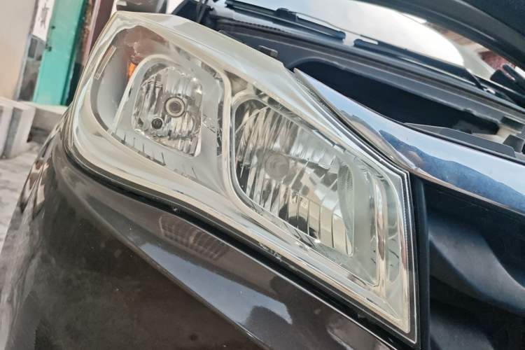 Used FAW Yingzhi 737 2016 1.5L CVT Luxury Navigation Edition Right Front Headlight