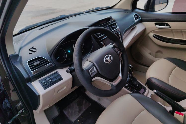 Used FAW Yingzhi 737 2016 1.5L CVT Luxury Navigation Edition Steering Wheel