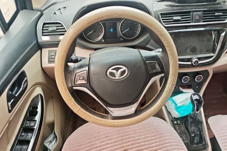 Used FAW Yingzhi 737 2016 1.5L CVT Luxury Navigation Edition Steering Wheel
