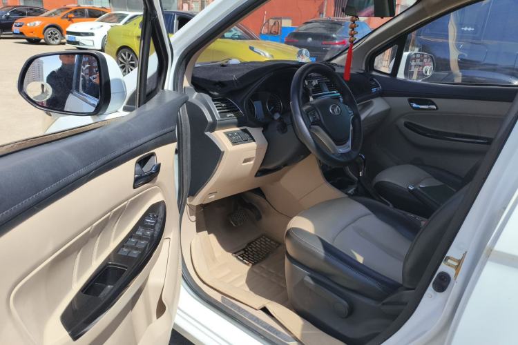 Used FAW Yingzhi 737 2016 1.5L CVT Luxury Navigation Edition Driver Seat