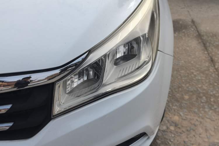 Used FAW Yingzhi 737 2016 1.5L CVT Luxury Navigation Edition Left Front Headlight