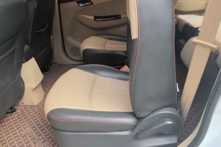 Used FAW Yingzhi 737 2016 1.5L CVT Luxury Navigation Edition Left Rear Seat