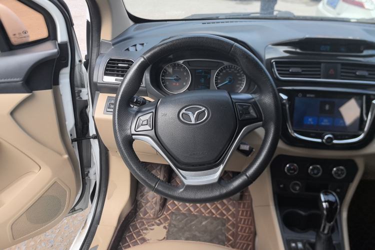 Used FAW Yingzhi 737 2016 1.5L CVT Luxury Navigation Edition Steering Wheel