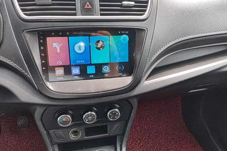 Used FAW Yingzhi 737 2017 1.5L Manual Love Edition Audio And AC Panel