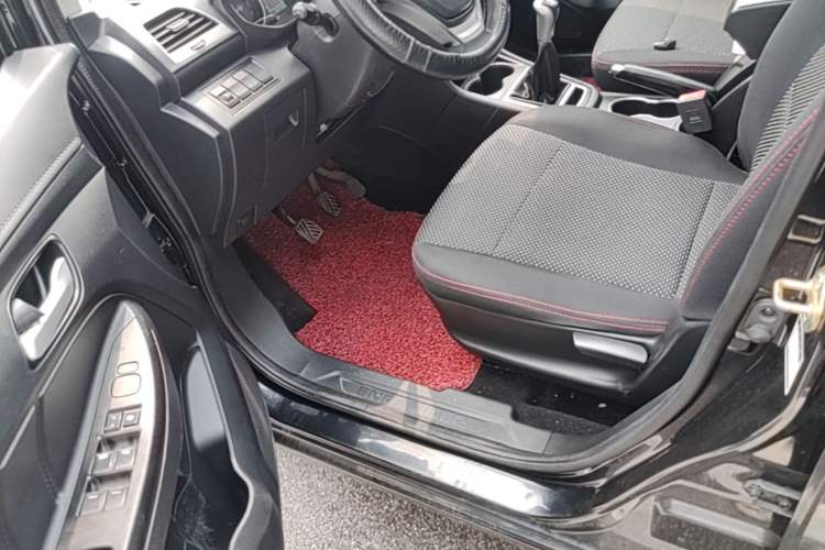 Used FAW Yingzhi 737 2017 1.5L Manual Love Edition Driver Seat