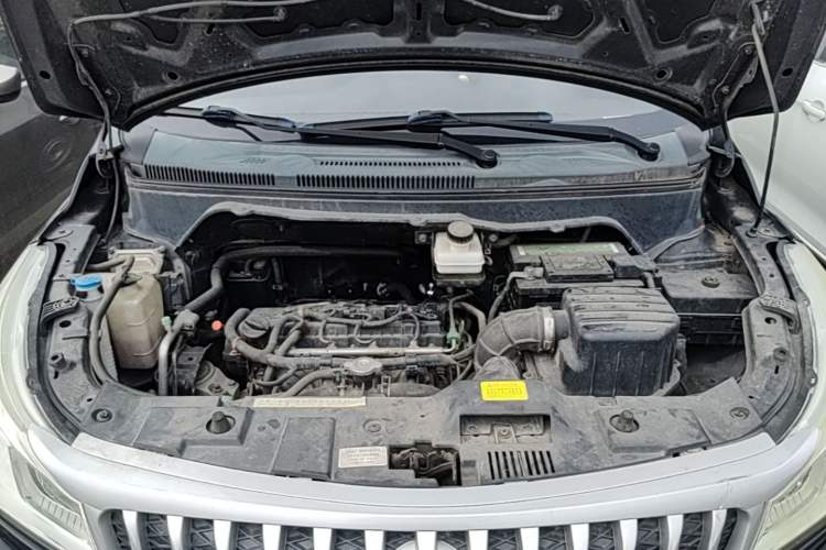 Used FAW Yingzhi 737 2017 1.5L Manual Love Edition Engine Bay