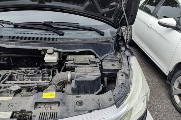 Used FAW Yingzhi 737 2017 1.5L Manual Love Edition Engine Bay Left