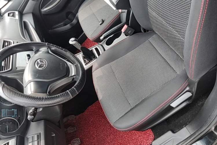 Used FAW Yingzhi 737 2017 1.5L Manual Love Edition Left Front Seat