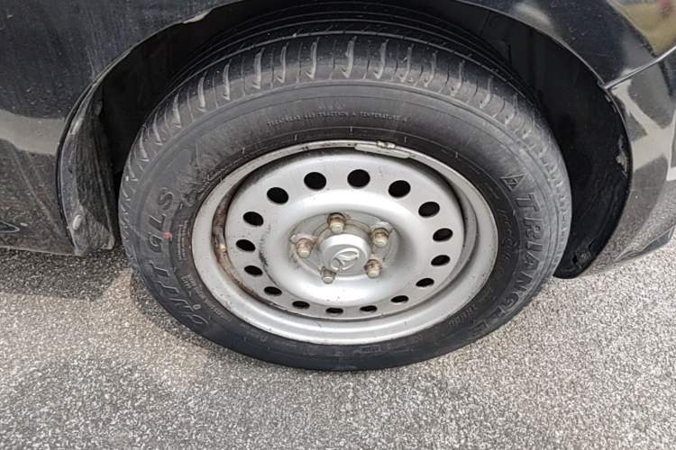 Used FAW Yingzhi 737 2017 1.5L Manual Love Edition Right Front Wheel Hub