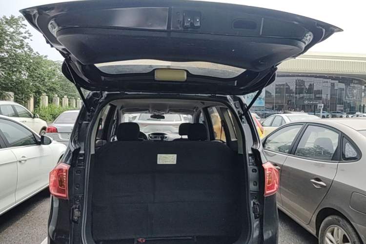 Used FAW Yingzhi 737 2017 1.5L Manual Love Edition Trunk