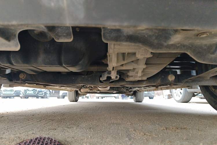 Used FAW Yingzhi 737 2017 1.5L Manual Love Edition Chassis Front