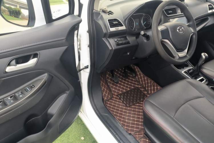 Used FAW Yingzhi 737 2017 1.5L Manual Love Edition Driver Seat