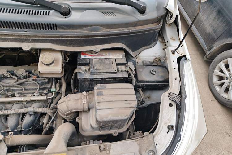 Used FAW Yingzhi 737 2017 1.5L Manual Love Edition Engine Bay Left