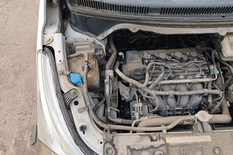 Used FAW Yingzhi 737 2017 1.5L Manual Love Edition Engine Bay Right