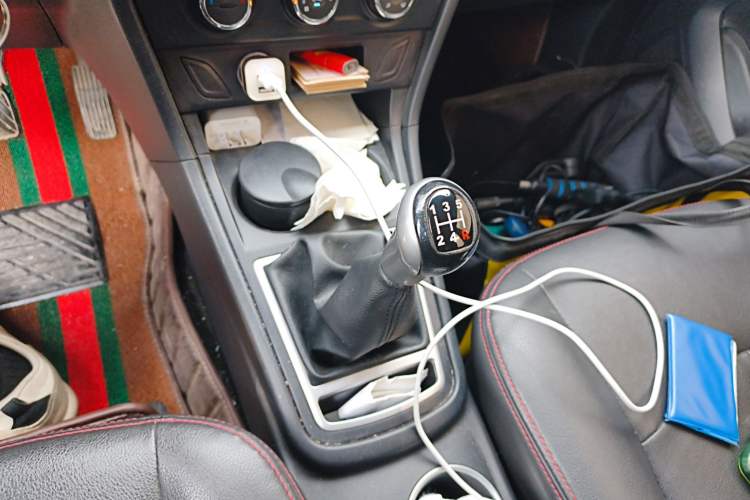 Used FAW Yingzhi 737 2017 1.5L Manual Love Edition Gear Lever