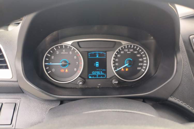 Used FAW Yingzhi 737 2017 1.5L Manual Love Edition Instrument Cluster