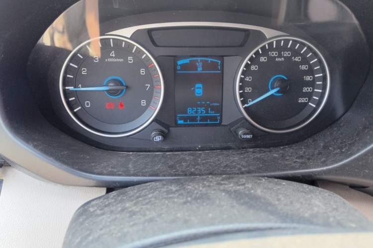 Used FAW Yingzhi 737 2017 1.5L Manual Love Edition Odometer Close Up
