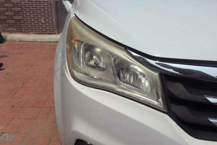 Used FAW Yingzhi 737 2017 1.5L Manual Love Edition Right Front Headlight