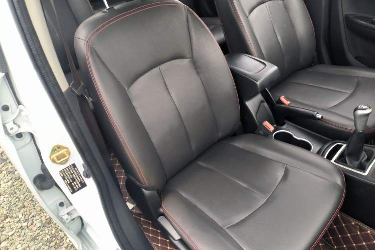 Used FAW Yingzhi 737 2017 1.5L Manual Love Edition Right Front Seat