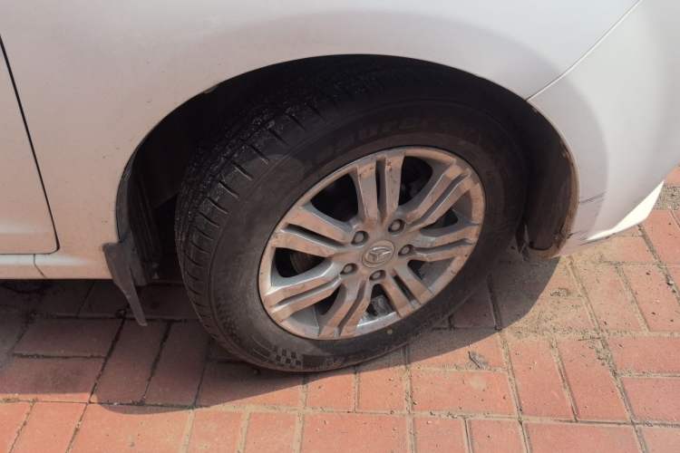 Used FAW Yingzhi 737 2017 1.5L Manual Love Edition Right Front Wheel Hub