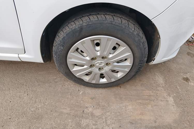Used FAW Yingzhi 737 2017 1.5L Manual Love Edition Right Front Wheel Hub