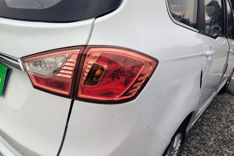 Used FAW Yingzhi 737 2017 1.5L Manual Love Edition Right Rear Taillight