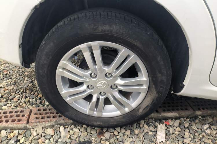 Used FAW Yingzhi 737 2017 1.5L Manual Love Edition Right Rear Wheel Hub