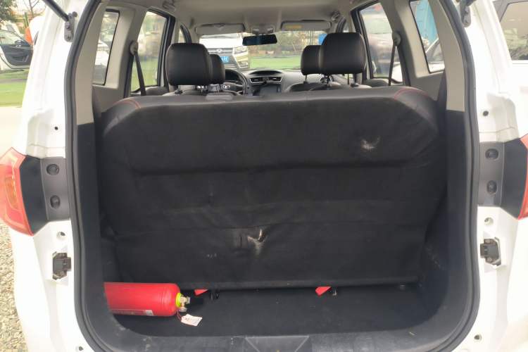 Used FAW Yingzhi 737 2017 1.5L Manual Love Edition Trunk