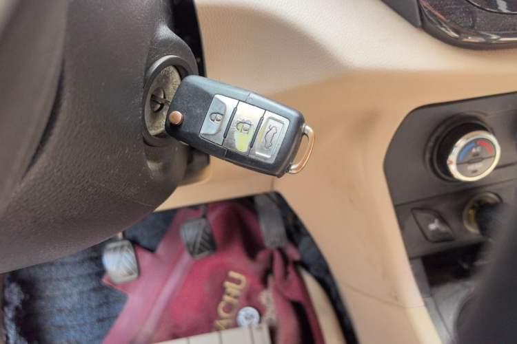 Used FAW Yingzhi 737 2017 1.5L Manual Love Edition Vehicle Key
