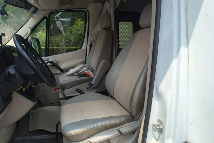 Used FAW Yingzhi 737EV  Left Rear Seat