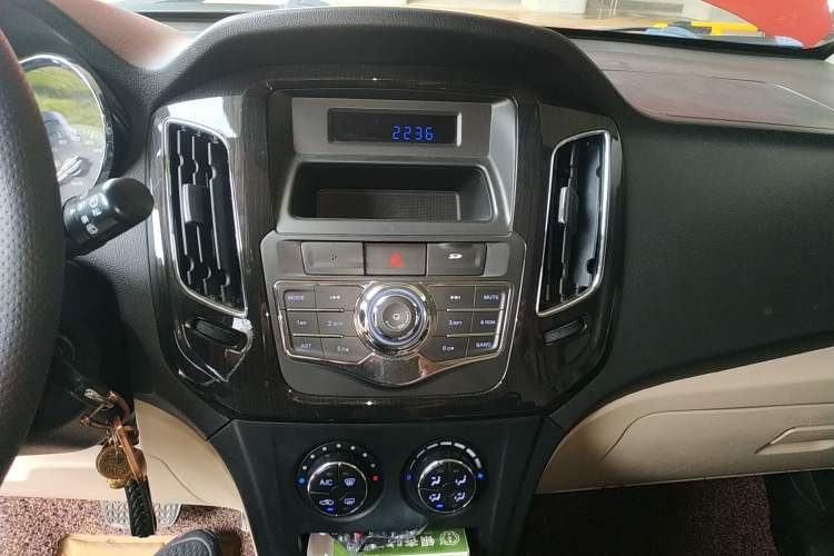 Used FAW Yingzhi G3 2015 1.5L CVT Zhihao Edition Audio And AC Panel