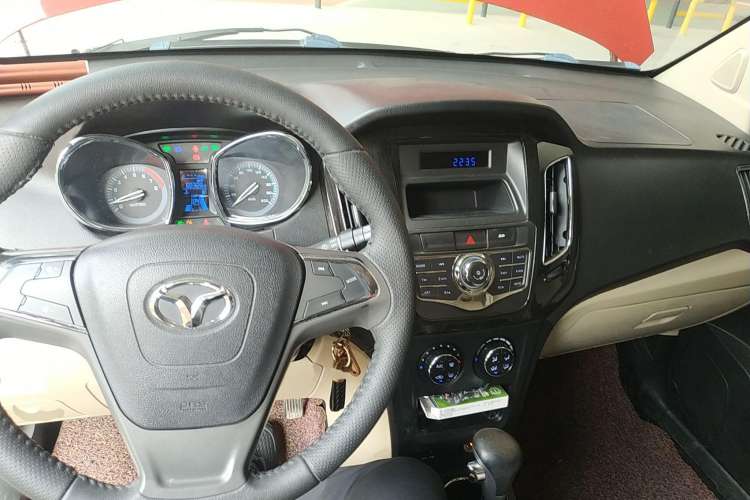 Used FAW Yingzhi G3 2015 1.5L CVT Zhihao Edition Interior 2