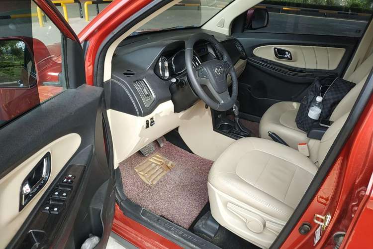 Used FAW Yingzhi G3 2015 1.5L CVT Zhihao Edition Interior 3
