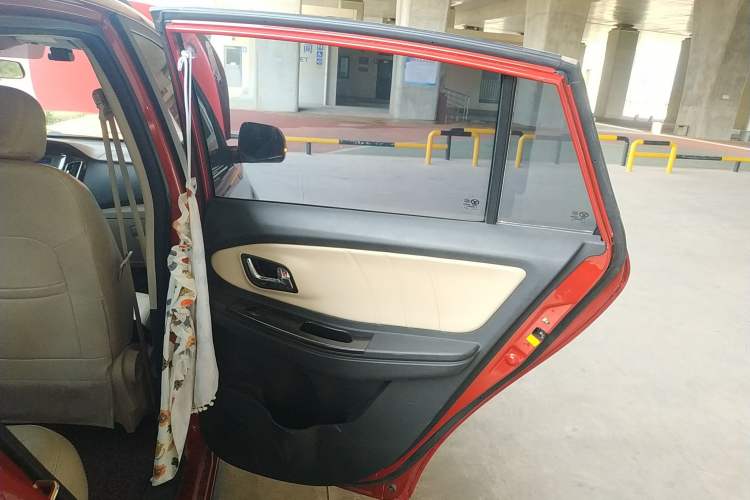 Used FAW Yingzhi G3 2015 1.5L CVT Zhihao Edition Interior 6