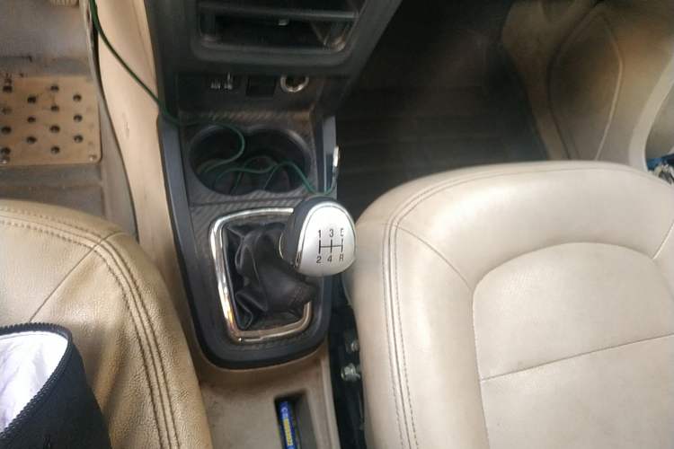 Used FAW Yingzhi G3 2014 1.5L Manual ZhiZun Edition Gear Lever