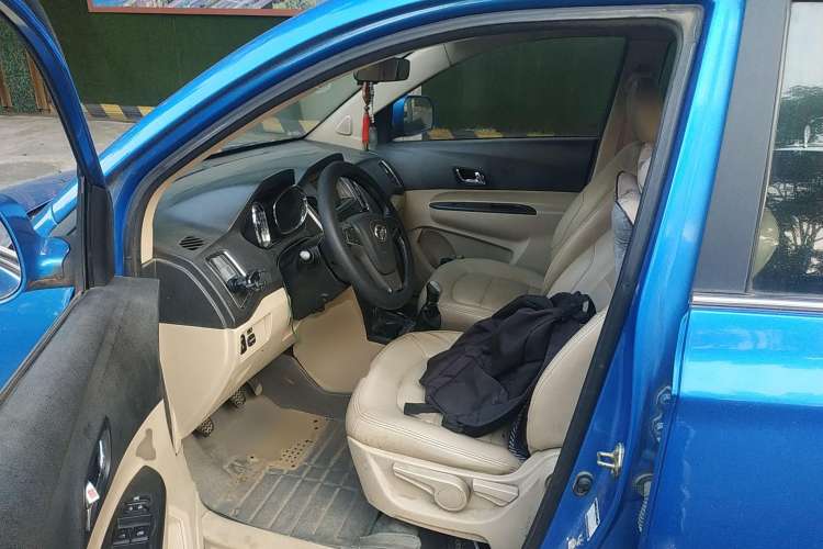 Used FAW Yingzhi G3 2014 1.5L Manual ZhiZun Edition Left Front Seat
