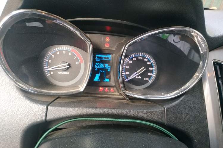 Used FAW Yingzhi G3 2014 1.5L Manual ZhiZun Edition Odometer Close Up