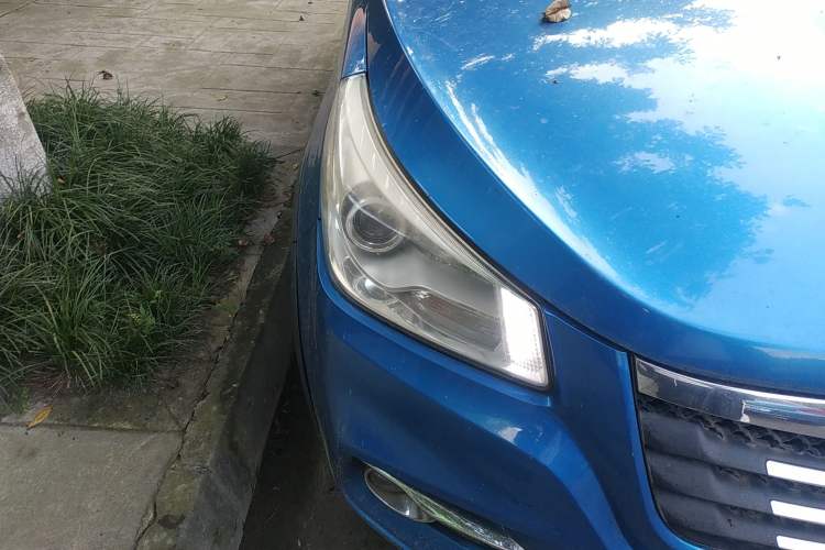 Used FAW Yingzhi G3 2014 1.5L Manual ZhiZun Edition Right Front Headlight