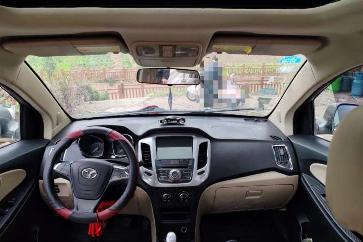 Used FAW Yingzhi G3 2014 1.5L Manual Zhihao Edition Center Console