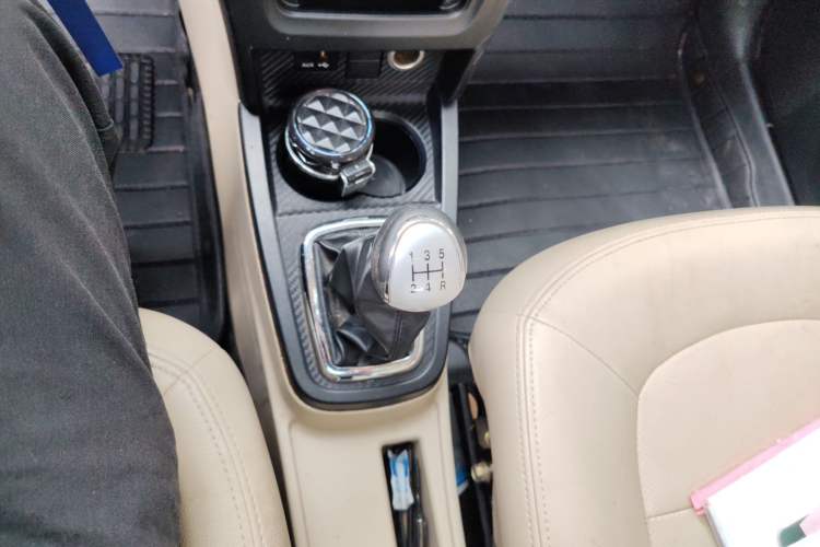Used FAW Yingzhi G3 2014 1.5L Manual Zhihao Edition Gear Lever
